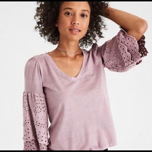 AEO SOFT & SEXY EYELET BELL SLEEVE V-NECK TOP - M